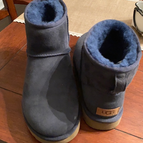 Uggs - Picture 4 of 4